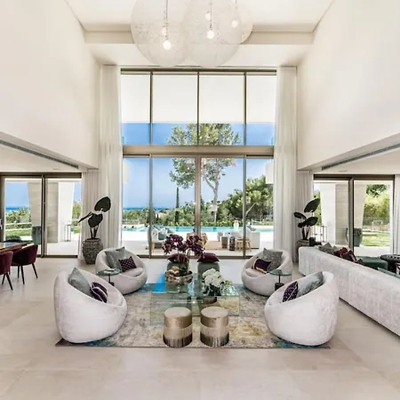 La 5 Bedroom In Sierra Blanca, Marbella