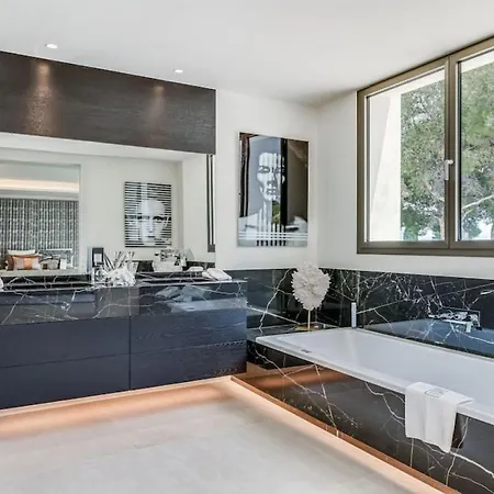 La 5 Bedroom In Sierra Blanca, Marbella