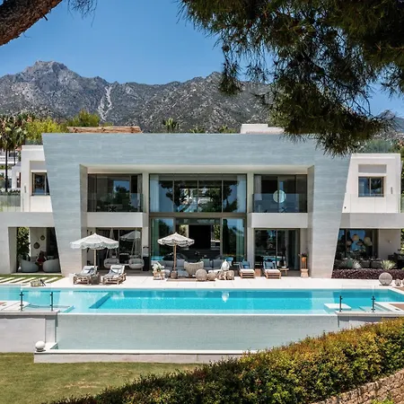 Villa La 5 Bedroom In Sierra Blanca, Marbella