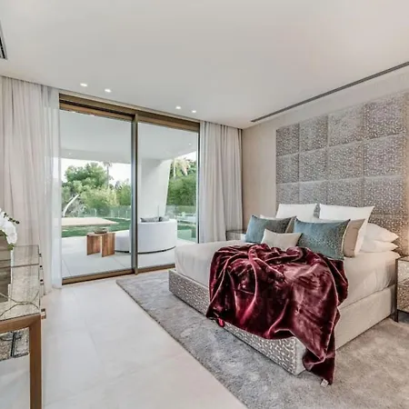 Villa La 5 Bedroom In Sierra Blanca, Marbella