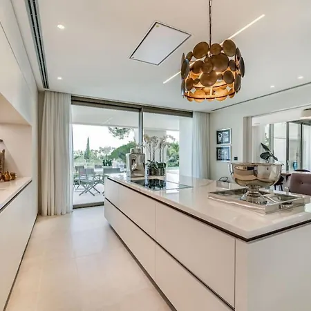 Villa La 5 Bedroom In Sierra Blanca, Marbella