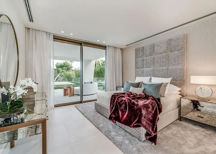 Villa La 5 Bedroom In Sierra Blanca, Marbella