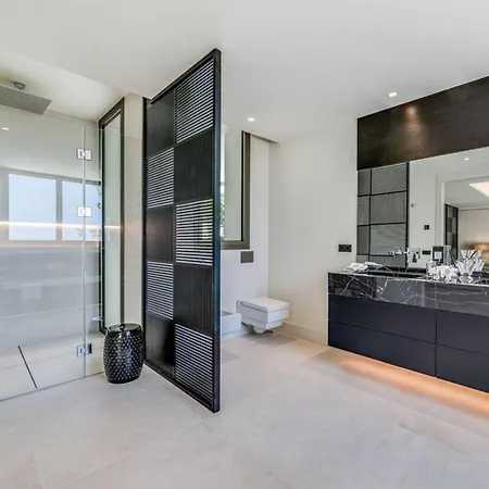 La 5 Bedroom In Sierra Blanca, Вилла