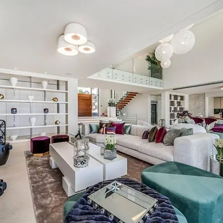La 5 Bedroom In Sierra Blanca, * 마르베야