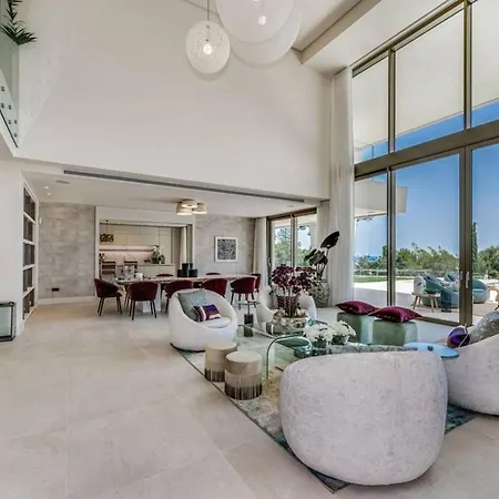La 5 Bedroom In Sierra Blanca, 빌라 마르베야
