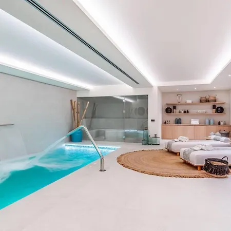 La 5 Bedroom In Sierra Blanca, Вилла