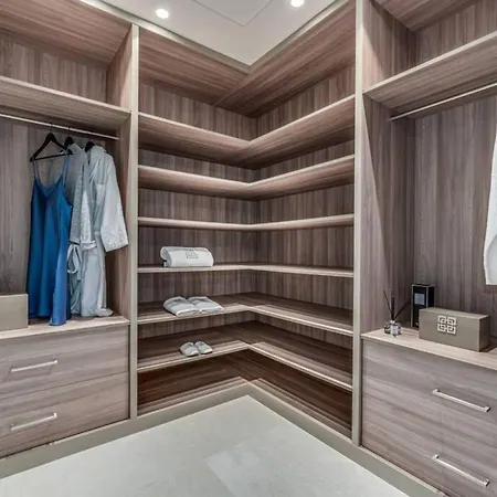 La 5 Bedroom In Sierra Blanca, Вилла