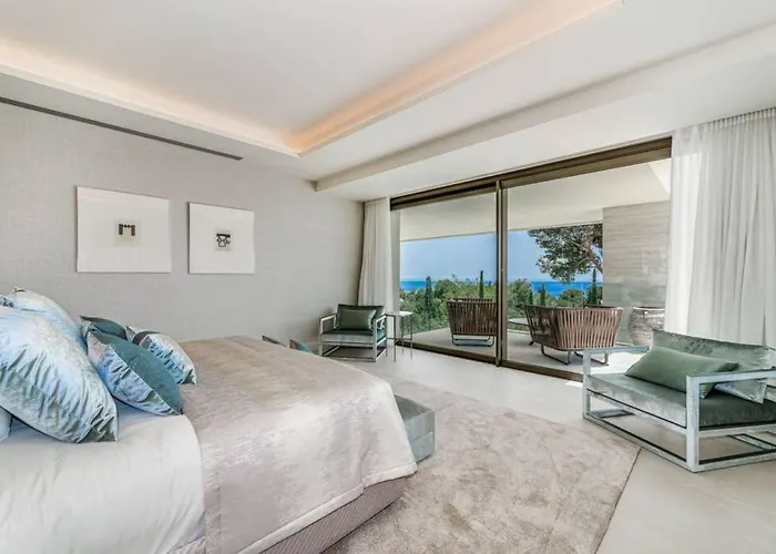 La 5 Bedroom In Sierra Blanca,