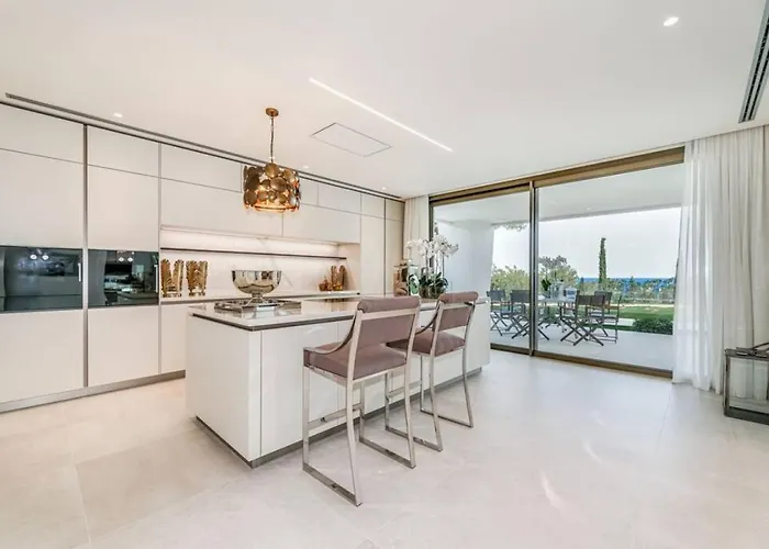 La 5 Bedroom In Sierra Blanca, Marbella