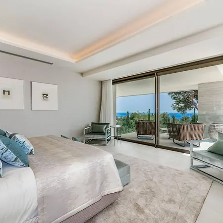 La 5 Bedroom In Sierra Blanca,