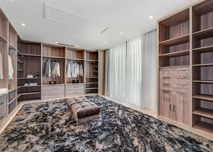La 5 Bedroom In Sierra Blanca, * Marbella